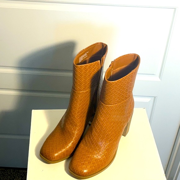 Beautiful Boots!!!!!! - Picture 1 of 2